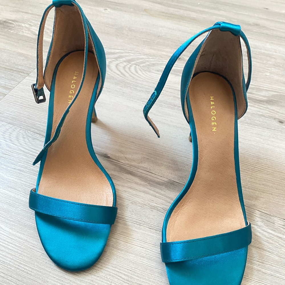 Brand new Halogen teal coloured heels